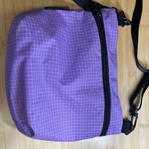 Tom Bihn Rogue Sacoche, wisteria